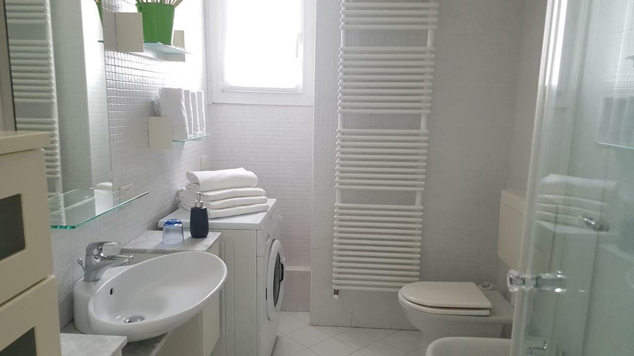 Le Stanze Del Trenino Rosso Apartment ตีราโน ภายนอก รูปภาพ